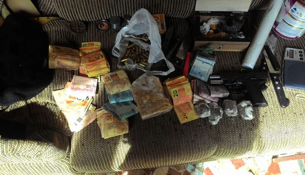 PM encontra granada, drogas, arma e munições em casa do DF