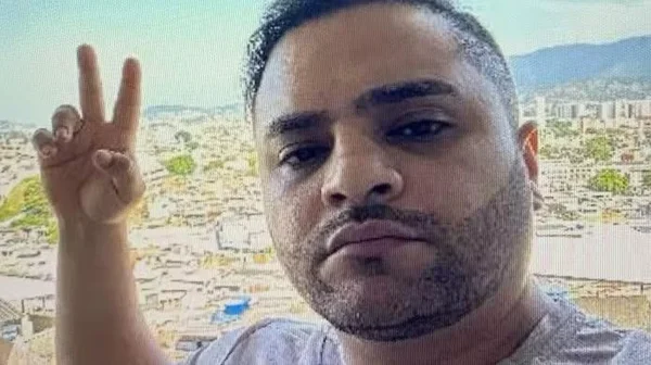 Fhillip da Silva Gregório, conhecido como Professor