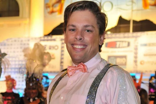 Bruno Chateaubriand e promoter do Baile de Ipanema trocam alfinetadas