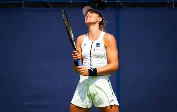 Bia Haddad sente dores e abandona torneio preparatório para Wimbledon
