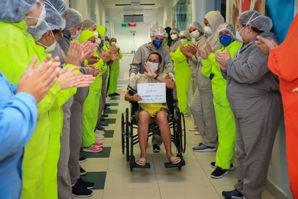 Mais cinco pacientes transferidos para Manaus recebem alta