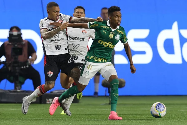 Vitória bate Palmeiras fora de casa, Criciúma vence o Juventude