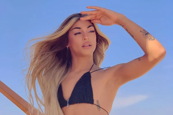 Novo casal? Pabllo Vittar aparece agarradinha com DJ e fãs especulam