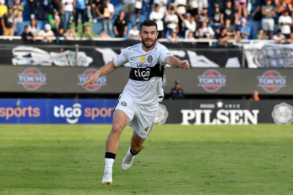 Destaque da Nova Zelândia na Copa, Tim Payne faz golaço pelo Olimpia