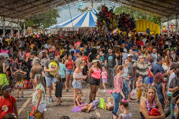 Carnaval: 36 milhões de foliões movimentam R$ 8 bi na economia