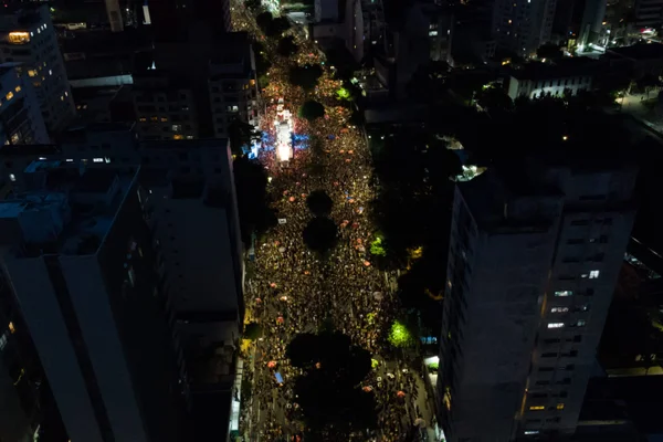 Daniela Mercury encerra Carnaval de SP com homenagem a Rita Lee e Gal