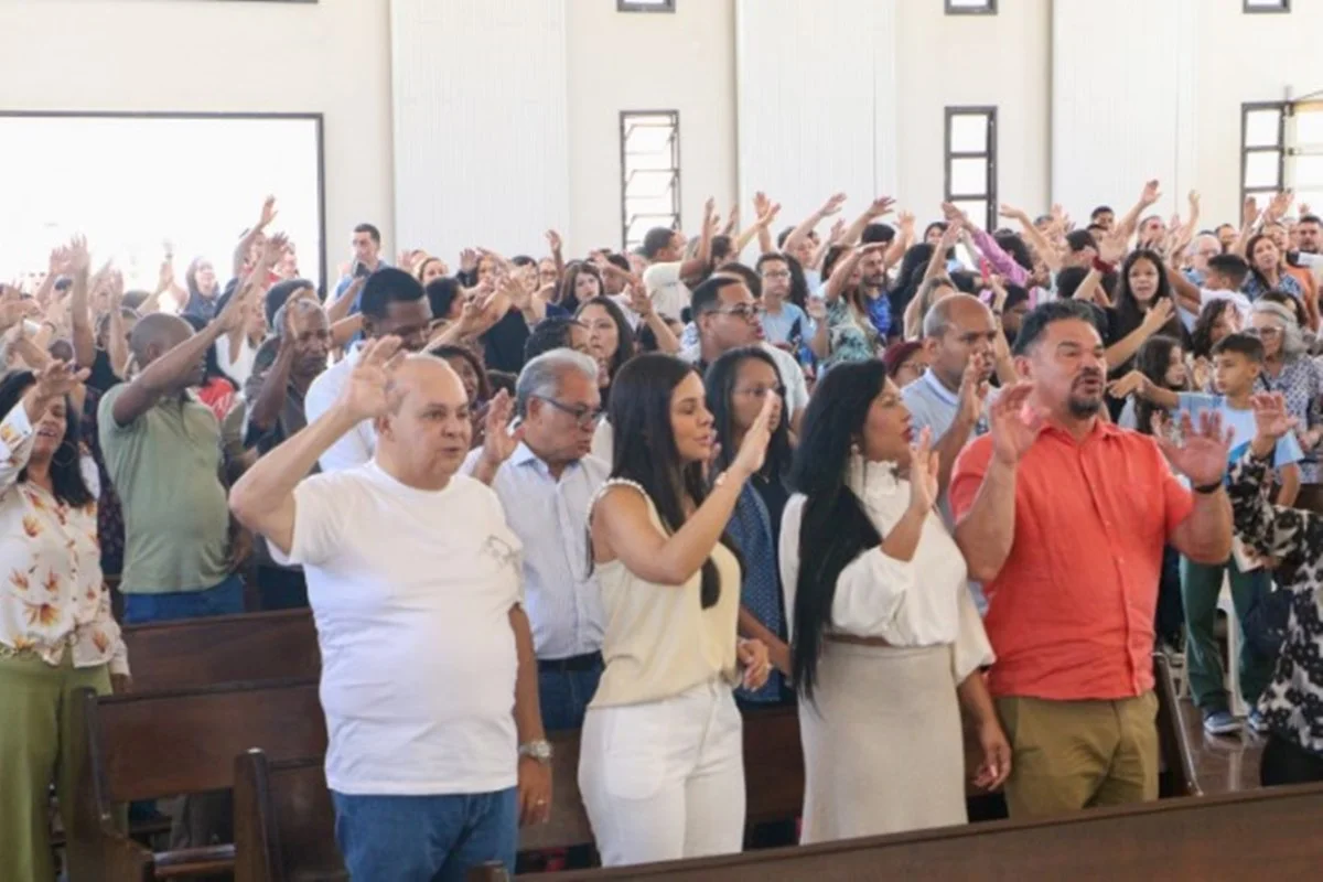Ibaneis em missa no DF