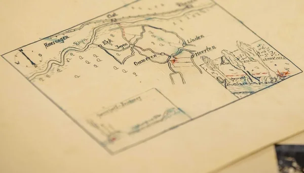 Foto colorida de um mapa do tesouro da época do nazismo - Metrópoles