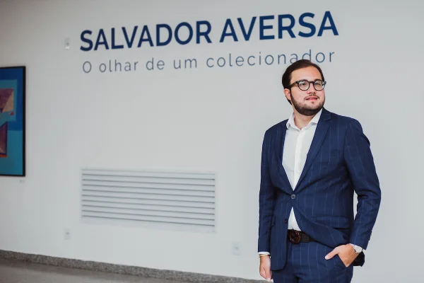 Coquetel marca a abertura da exposição Salvador Aversa no MAB