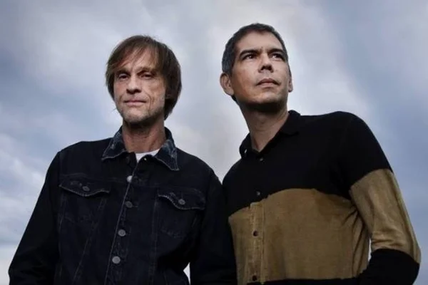 Dado Villa-Lobos e Bonfá relembram clássicos da Legião Urbana em show