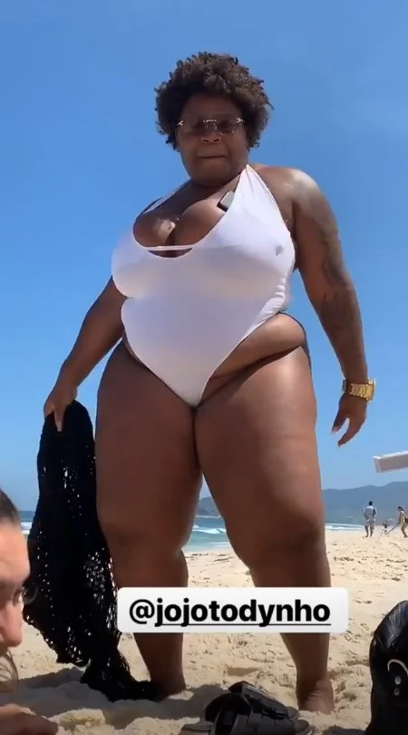 E quase mostrou demais E quase mostrou demais