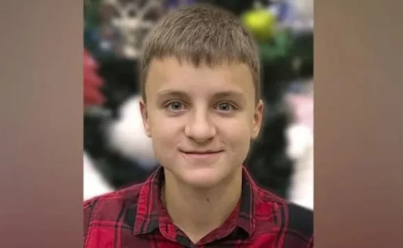 Menino ucraniano de 13 anos morre baleado ao tentar fugir da guerra