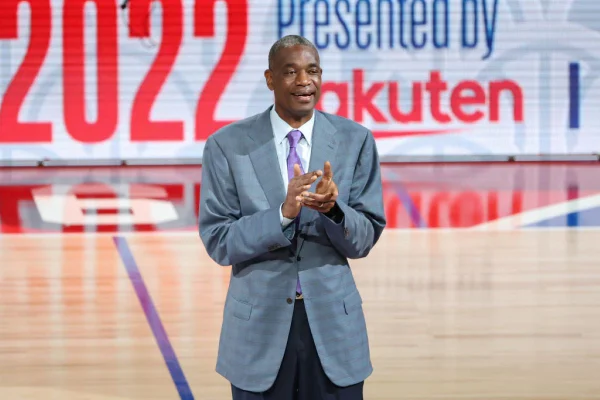 Ex-NBA, Dikembe Mutombo em jogo entre Washington Wizards x Golden State Warriors