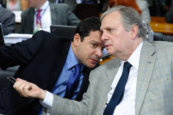 PEC Paralela prevê que FCDF banque inativos da Saúde e Educação