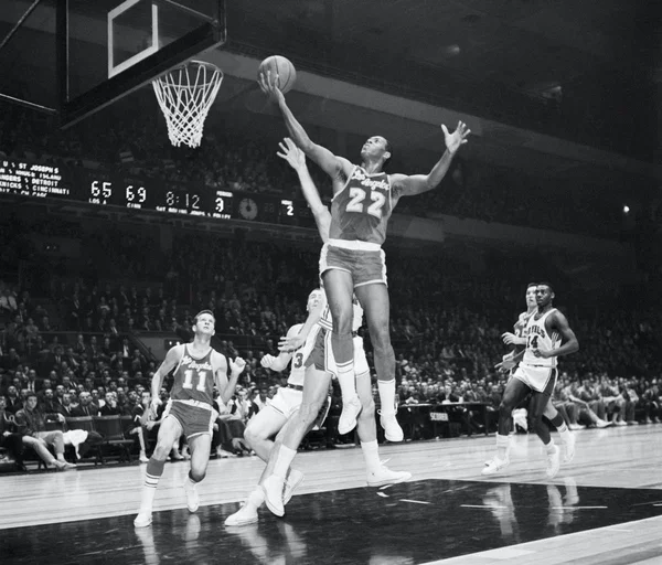 Aos 86 anos, morre Elgin Baylor, lenda dos Lakers e da NBA