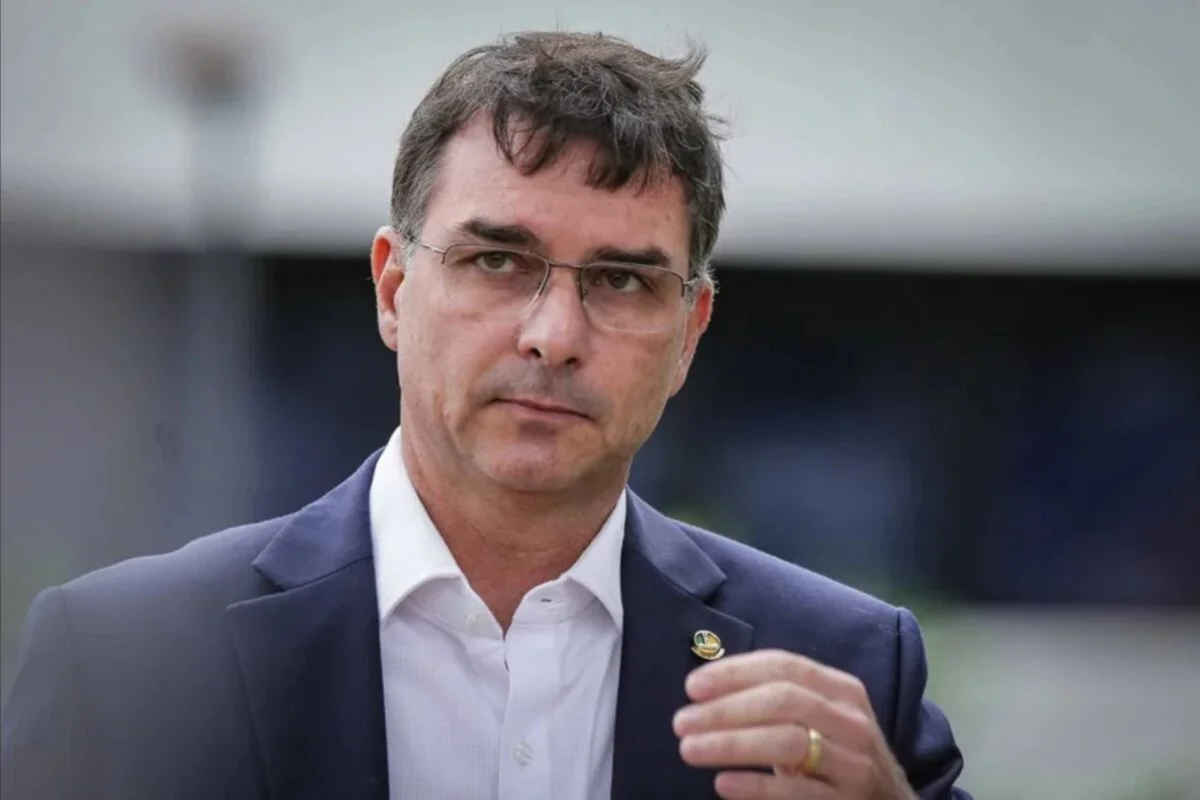 Morador de Juiz de Fora é preso por ameaçar Flávio Bolsonaro
