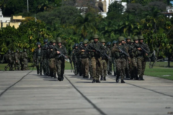 Imagem colorida do exército brasileiro - Metrópoles