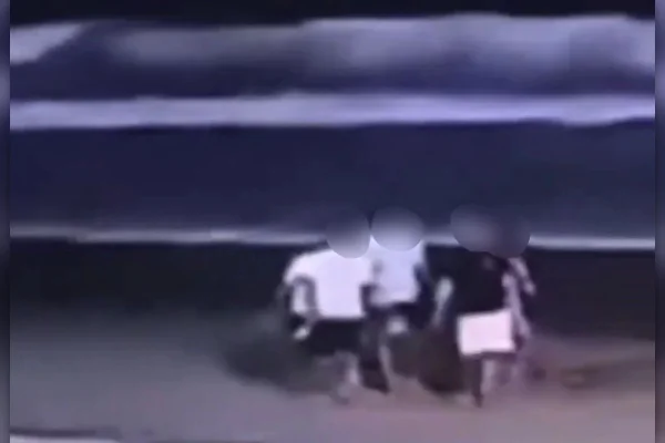 Cão Orelha: polícia investiga vídeo de adolescentes afogando Caramelo