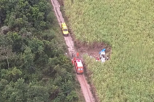 Imagem colorida, Veja imagens aéreas do local exato da queda de avião com drogas em AL- Metrópoles