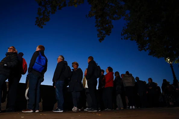 fila para ver caixão da rainha londres