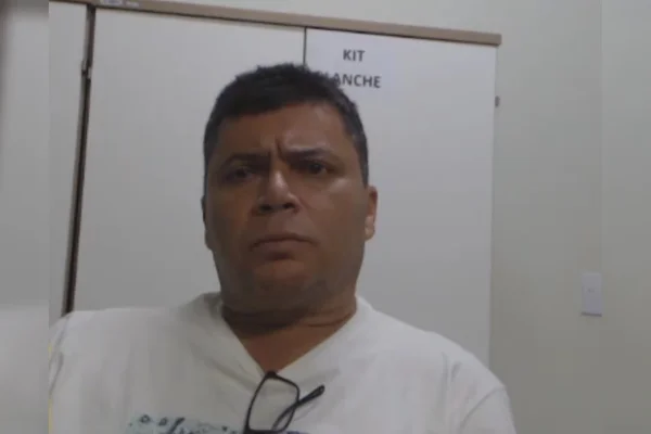 Agente federal fake é desmascarado após tomar celular de homem no DF