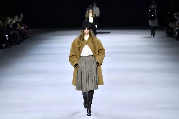 Hedi Slimane se inspira na Celine setentista para o outono 2019