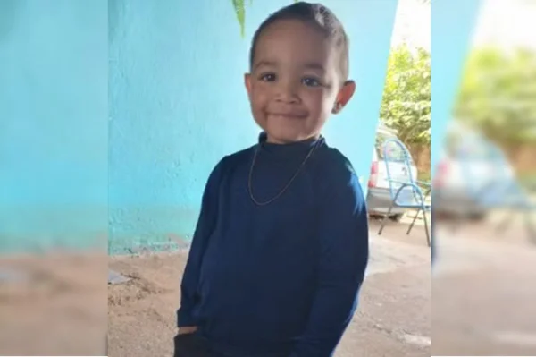 menino sorrindo