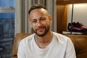 "Pode me xingar", dispara Neymar após polêmica em jogo contra Atlético-MG
"Pode me xingar", dispara Neymar após polêmica em jogo contra Atlético-MG
