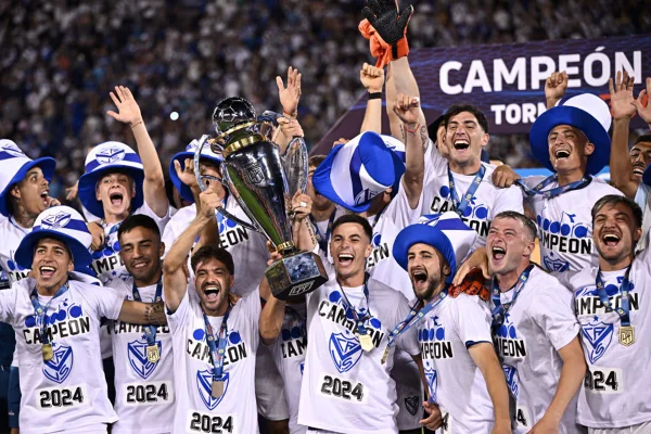 Imagem colorida do Vélez campeão argentino em 2024 - Metrópoles