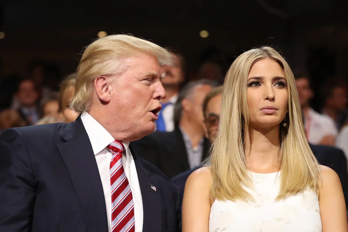 Protestos em Albania contra projeto de luxo da família Trump