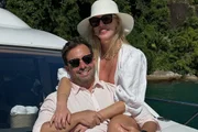 Val Marchiori e o marido, o advogado Amilton Augusto, posam durante passeio de barco Val Marchiori e o marido, o advogado Amilton Augusto, posam durante passeio de barco