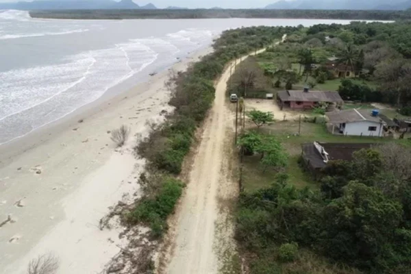 Após a semana do Natal, dados da Cetesb mostram que 13 novas praias do litoral de São Paulo estão impróprias para banho - Metrópoles