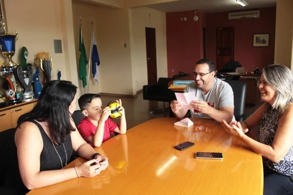 Pedido de menino autista é atendido e vira lei em cidade do Rio