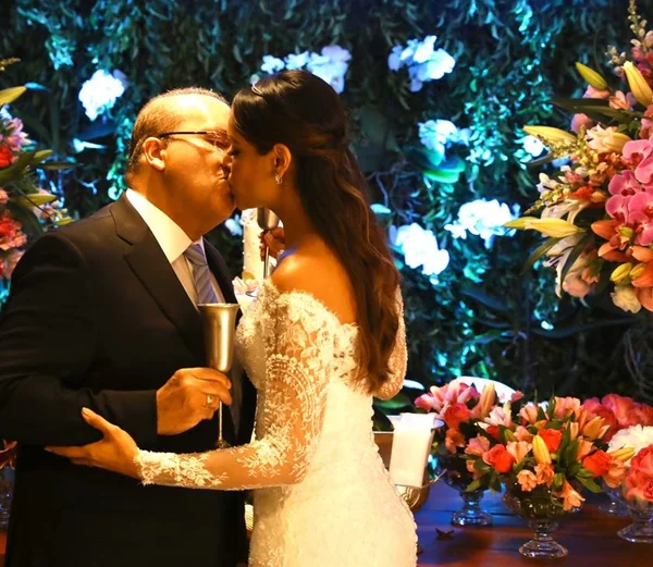 Ibaneis Rocha e Mayara Noronha se casam em cerimônia no Lago Sul