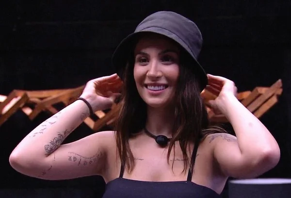 Boca Rosa chama Manu Gavassi de “retardada” e fãs pedem boicote