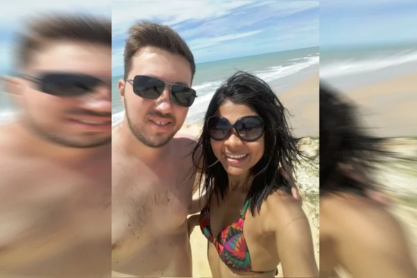 Casal abraçado