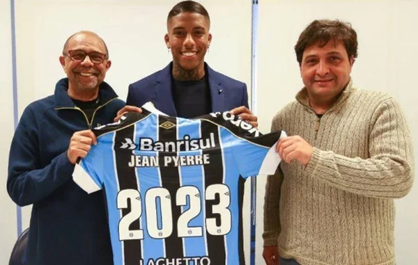 Grêmio renova com Jean Pyerre e fixa multa de mais de R$ 500 milhões