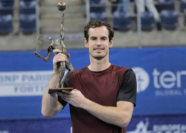 Andy Murray supera Stan Wawrinka e fatura 1º título após cirurgia