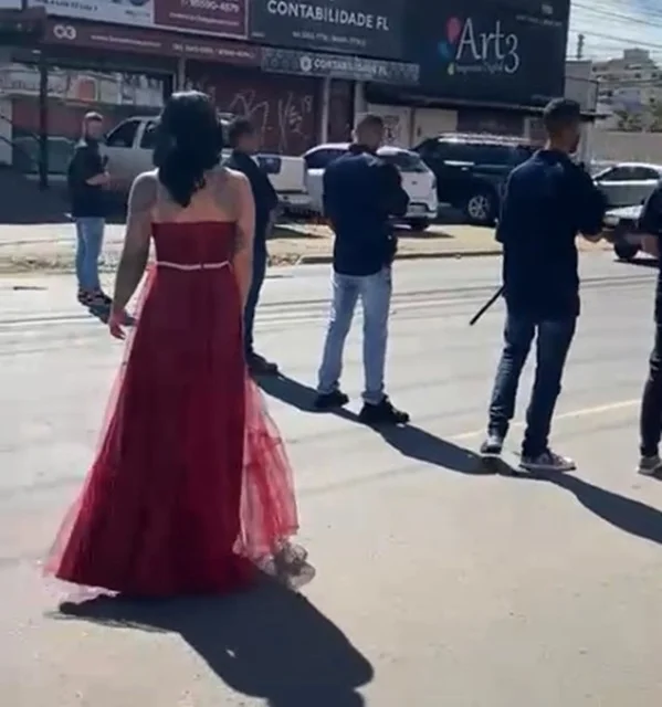 PCDF investiga homens armados que fecharam rua para “dama de vermelho”
