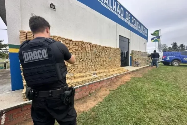 Imagem colorida, Skunk avaliado em R$ 30 mi estava camuflado em sistema de tubos de PVC - Metrópoles