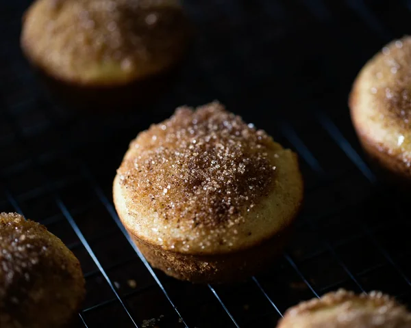 Receita fácil de muffin de canela com massa fofinha