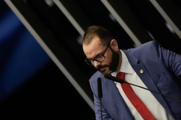 Senador Jorge Seif durante discurso no Senado, pedi perdão ao eleitores por ter ido ao show de Madonna no Rio de Janeiro e no estado do Rio Grande do Sul está em calamidade pública - Metrópoles