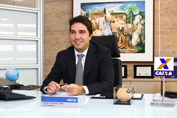 PF faz buscas nas casas de prefeito e de aliado de Cunha exonerado da Caixa