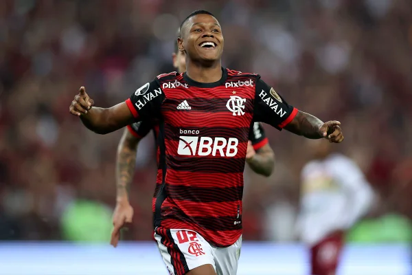 Newcastle negocia compra de Matheus França, promessa do Flamengo