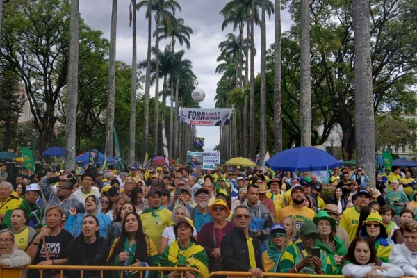 Ato em BH tem pedido de prisão de Lula e Moraes: “A Justiça é uma vergonha”