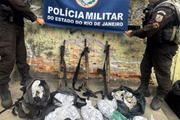 Fuzis apreendidos pela polícia em operação no Rio de Janeiro