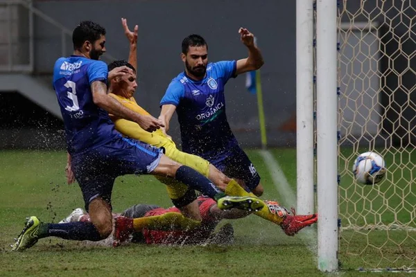 Jacaré e Capital ficam no 2 a 2 em primeiro jogo das quartas de final