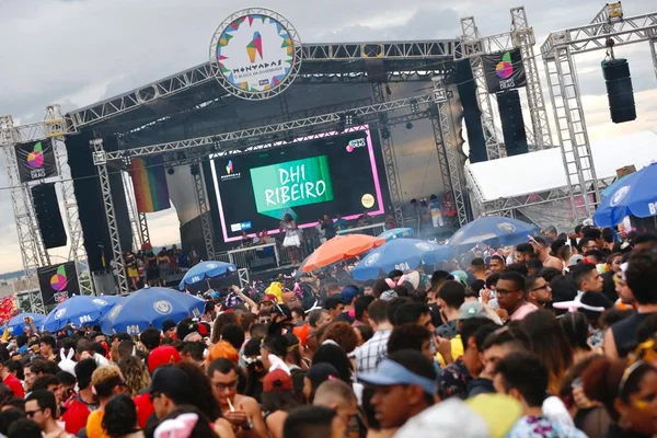 De camarote em Salvador a orações: veja o Carnaval dos políticos do DF