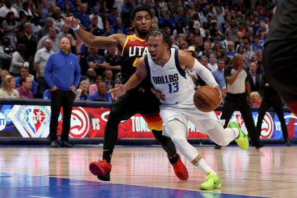 Jalen Brunson tem boa atuação na vitória dos Mavericks contra o Jazz