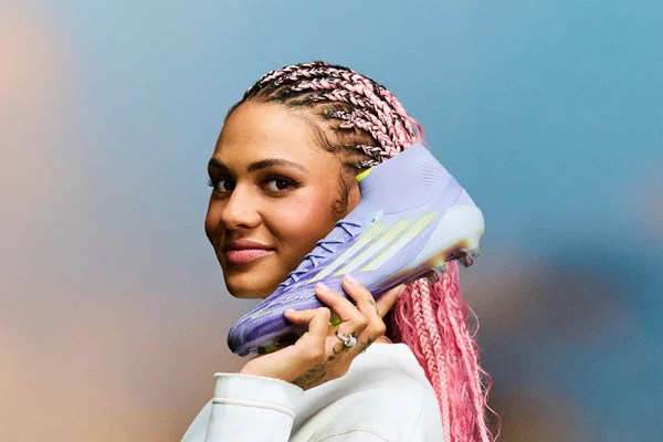 F50 Sparkfusion, primeira chuteira Adidas para mulheres - Metrópoles